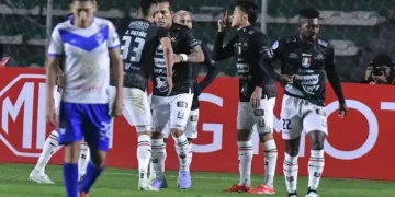 La formación de GV San José en el estadio Municipal de El Alto, hace poco ante Always Ready (APG)