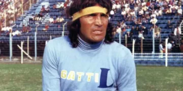 La melena y la vincha fueron el estilo del arquero Hugo Orlando Gatti en su época de jugador. (RRSS)