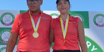 La dupla boliviana campeona de golf conformada por Vicente Quiroga y Sofía Blanco.