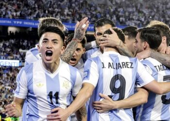 Jugadores de la selección argentina celebran la clasificación al Mundial 2026