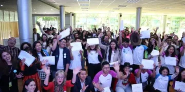 Los jóvenes beneficiados con el programa ConexiónLab. FOTO: ONG Conexión