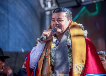 Jhonny Fernández, lider de UCS en una proclamación en El Alto