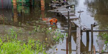 Las inundaciones en Trinidad han dejado víctimas, incluyendo a niños.