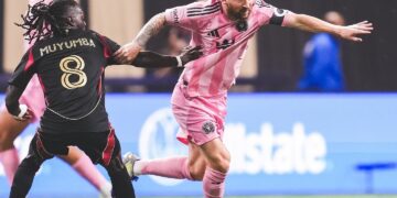 Lionel Messi supera a Tristan Muyumba (Atlanta United).