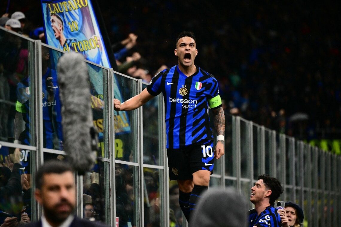El argentino Lautaro Martínez grita su gol con el Inter italiano