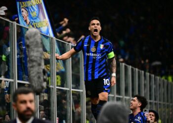 El argentino Lautaro Martínez grita su gol con el Inter italiano