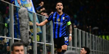 El argentino Lautaro Martínez grita su gol con el Inter italiano