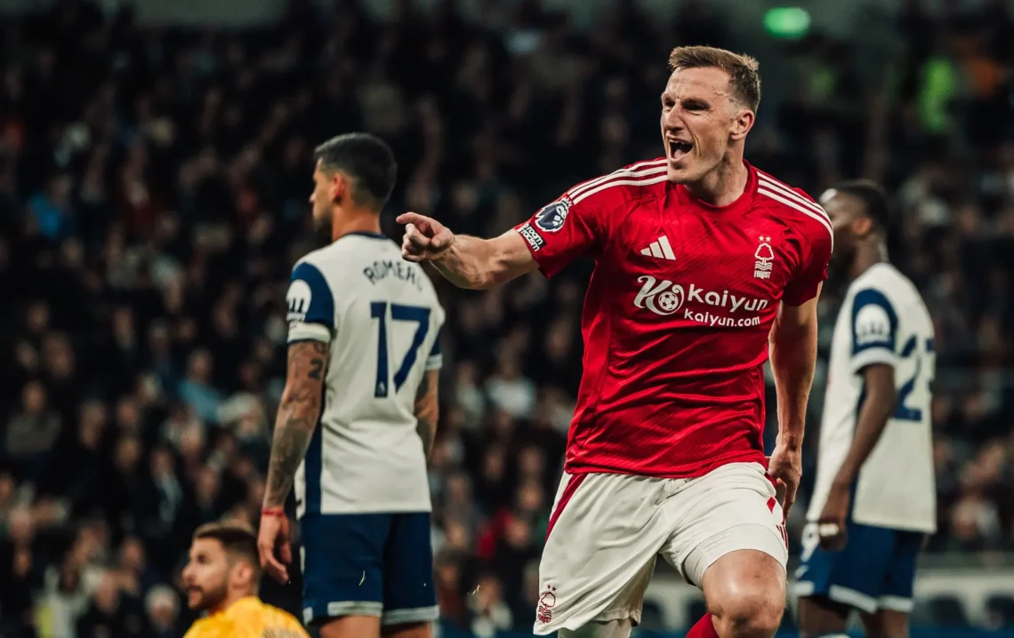 Chris Wood celebra su gol