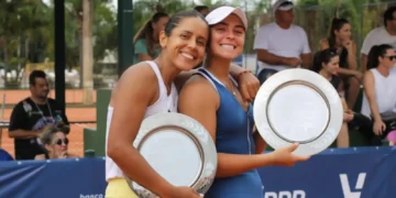 Noelia Zeballos junto a su compañera argentina Luciana Moyano.