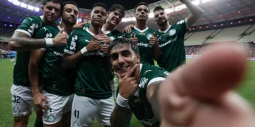 Jugadores de Palmeiras celebran un gol