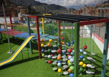 El parque tiene varios juegos infantiles. Foto: GAMLP.
