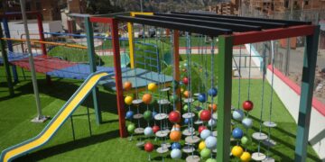 El parque tiene varios juegos infantiles. Foto: GAMLP.