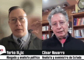 El analista Yerko Ilijic y el exministro César Navarro en entrevista con La Razón Radio.