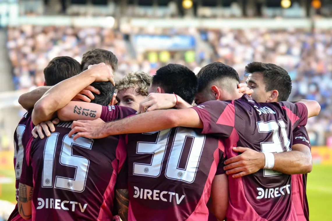 Jugadores de River tras su triunfo en el torneo local