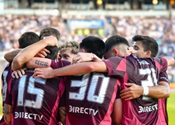 Jugadores de River tras su triunfo en el torneo local