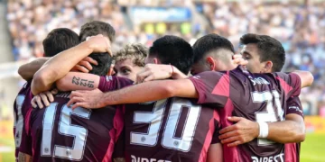 Jugadores de River tras su triunfo en el torneo local
