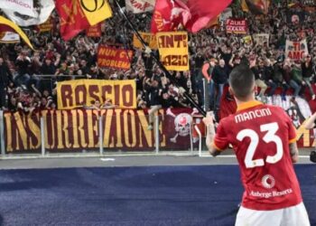 Mancini ante su afición en el derby romano