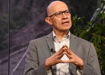 Roberto Moscoso en entrevista en Piedra, Papel y Tinta
