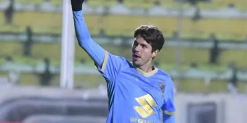 Patricio Rodríguez celebra su gol esta noche en La Paz (APG)