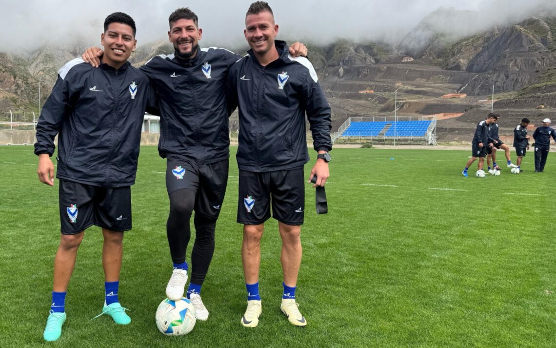Un grupo de jugadores de GV San José en los predios de Ananta