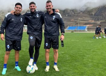 Un grupo de jugadores de GV San José en los predios de Ananta