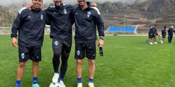 Un grupo de jugadores de GV San José en los predios de Ananta