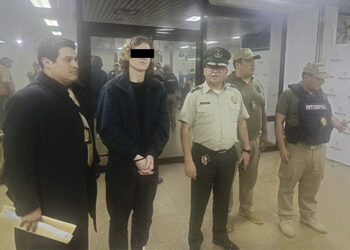 El principal acusado violación llegó de España a Santa Cruz.