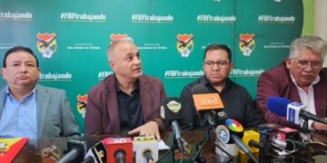 Gastón Uribe, Fernando Costa, Héctor montes y Ronald Crespo en conferencia.