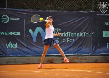 Una deportista en el Club Tenis La Paz
