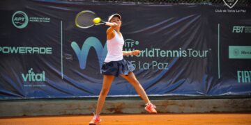 Una deportista en el Club Tenis La Paz