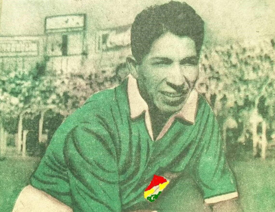 La leyenda del fútbol boliviano, Víctor Agustín Ugarte, con la tradicional verde.