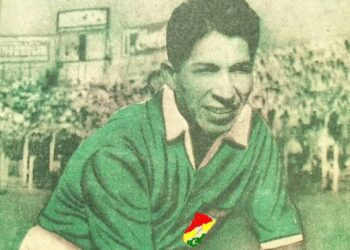 La leyenda del fútbol boliviano, Víctor Agustín Ugarte, con la tradicional verde.
