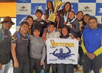 Los nadadores del Club Victoria en el nacional de la Angostura