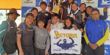 Los nadadores del Club Victoria en el nacional de la Angostura