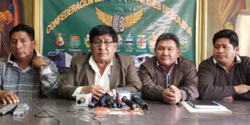 Dirigentes de la Confederación Nacional de Choferes de Bolivia.