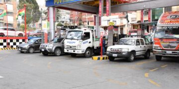 Vehículos sin registro sanitario no podrán cargar gasolina desde este lunes.