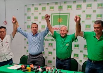 Demócratas tomó la decisión de apoyar la candidatura de Tuto Quiroga.