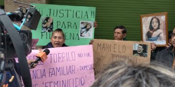 Familiares de Filomena protestan en puertas de la Fiscalía.