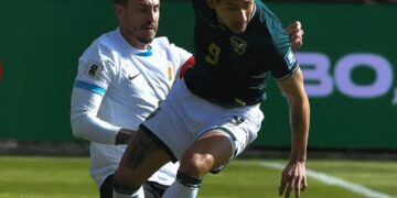 Víctor Ábrego supera a José María Giménez