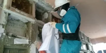 Traslado de restos de difuntos del pabellón Litoral del Cementerio General de La Paz.