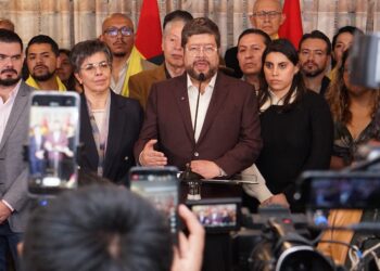 Samuel Doria Mediana es proclamado por el bloque opositor.