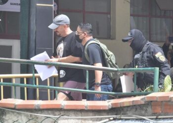 El abogado Jorge Valda es trasladado a celdas de la FELCC de La Paz.