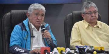 El alcalde Iván Arias en conferencia de prensa.