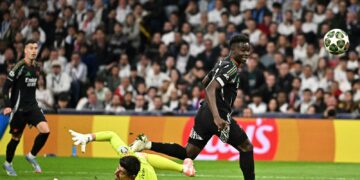 Bukayo Saka define ante la oposición de Curtois