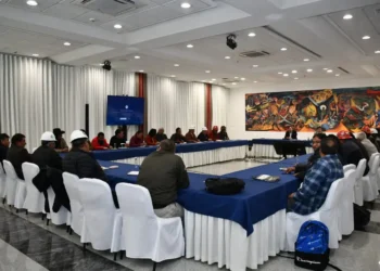 Reunión entre el Gobierno y la COB.
Foto: APG