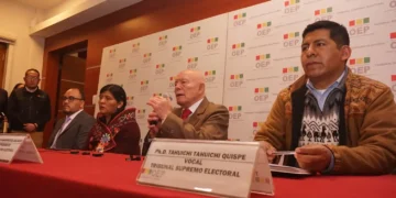 La sala plena del TSE brinda una conferencia de prensa. Foto: APG