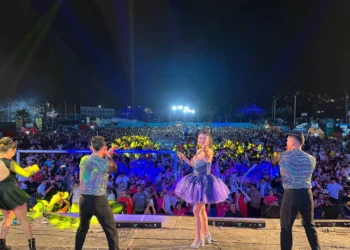 La cantante en una de sus presentaciones. Foto: Facebook Yarita Lizeth.
