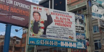 Un banner con la imagen de Andrónico Rodríguez apareció en la zona Ballivián de El Alto.