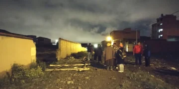 El muro de un colegio de El Alto colapsó debido a las intensas lluvias. FOTO: GAMEA