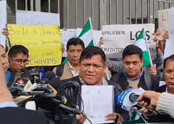 Alcaldes cruceños piden aprobación de créditos.